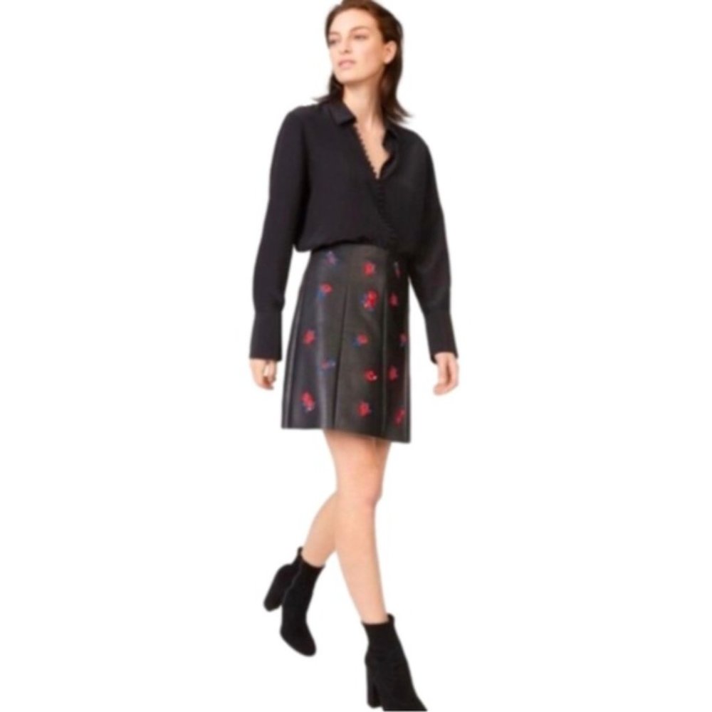 CLUB Monaco Faux Leather Panel Mini Skirt Waist 13” Laid Flat, Length 18”